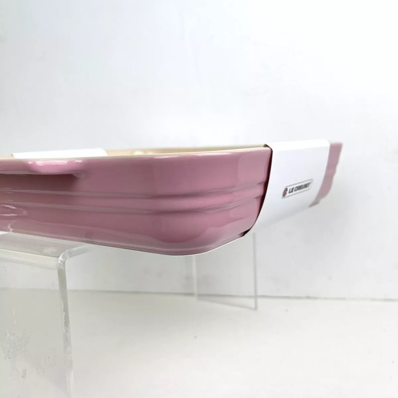 New Le Creuset 9" - 1 7/8 QT Square Baking Dish satin Pink - Picture 7 of 11